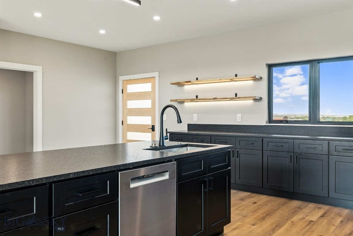 6111 Springhill Road Property Photo 15