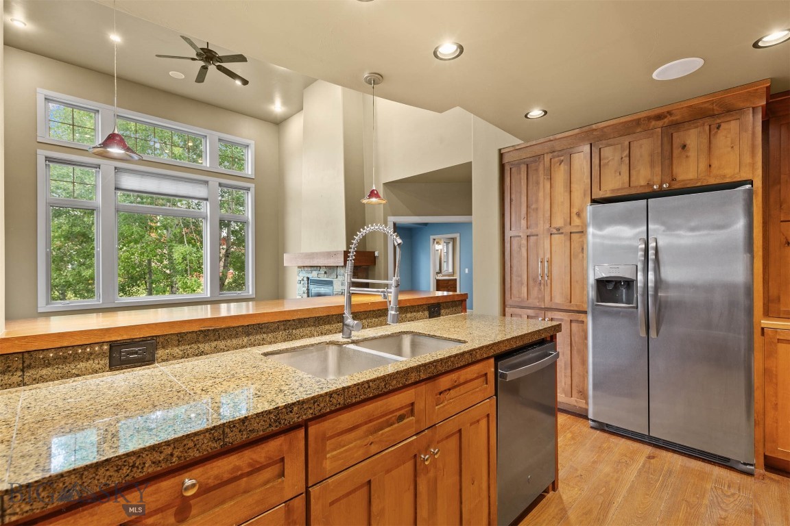 284 Annie Glade Property Photo 3