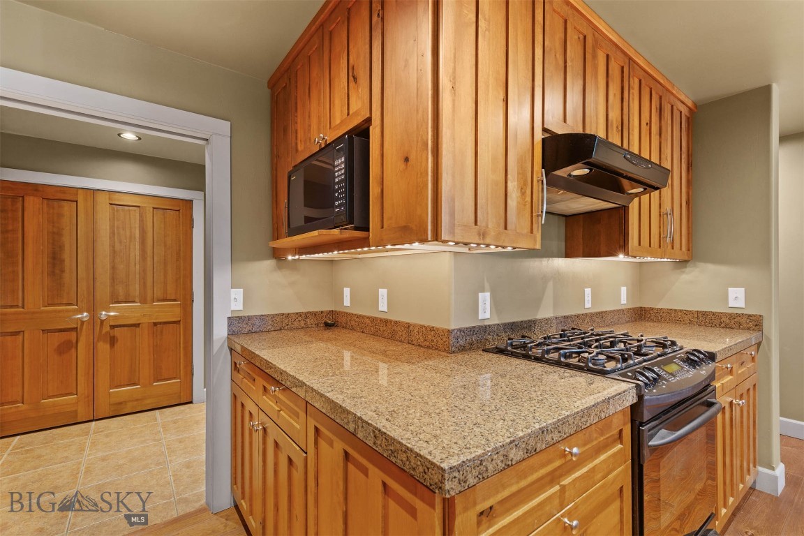 284 Annie Glade Property Photo 7