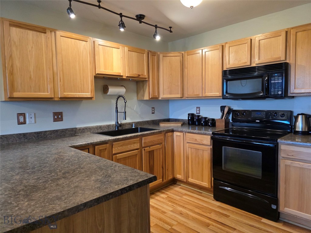 1124 Cruiser Lane J Property Photo 5