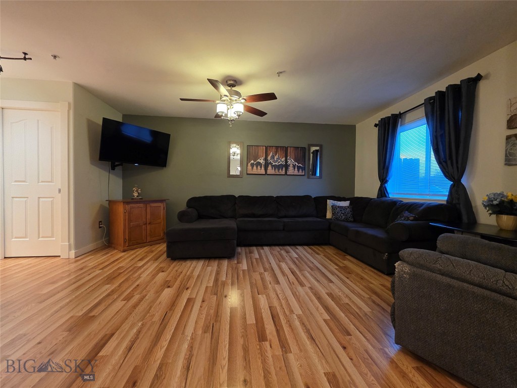 1124 Cruiser Lane J Property Photo 28