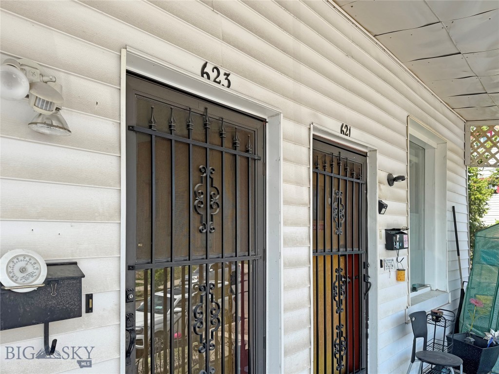 623 S Jackson Property Photo 4