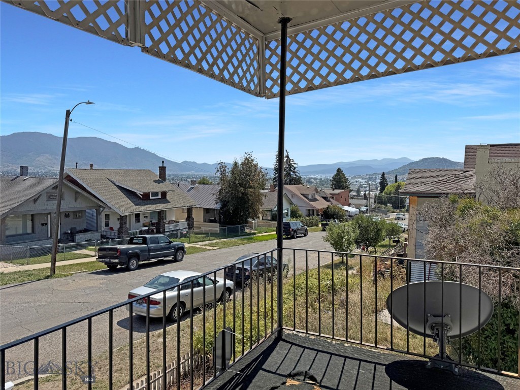 623 S Jackson Property Photo 5