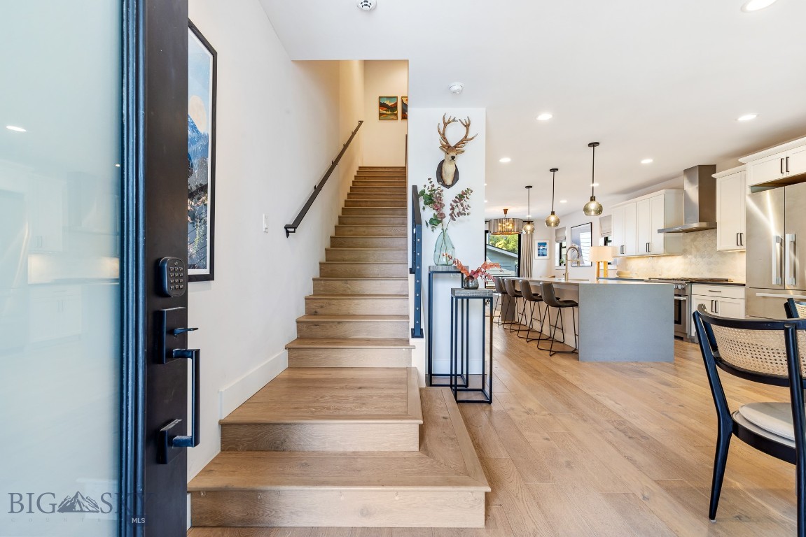 429 N Willson Avenue Property Photo 3