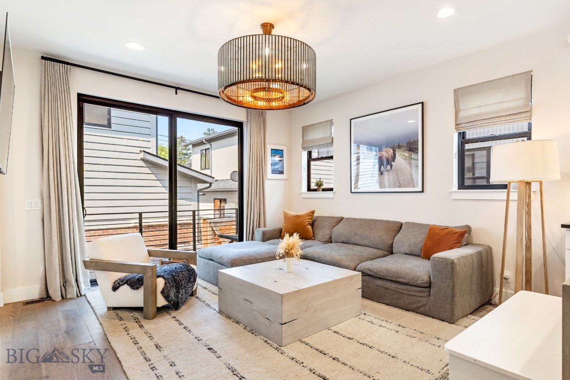 429 N Willson Avenue Property Photo 7