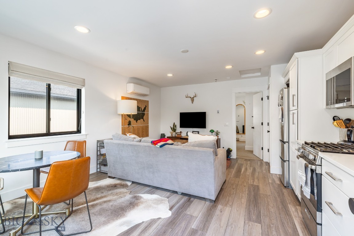 429 N Willson Avenue Property Photo 53