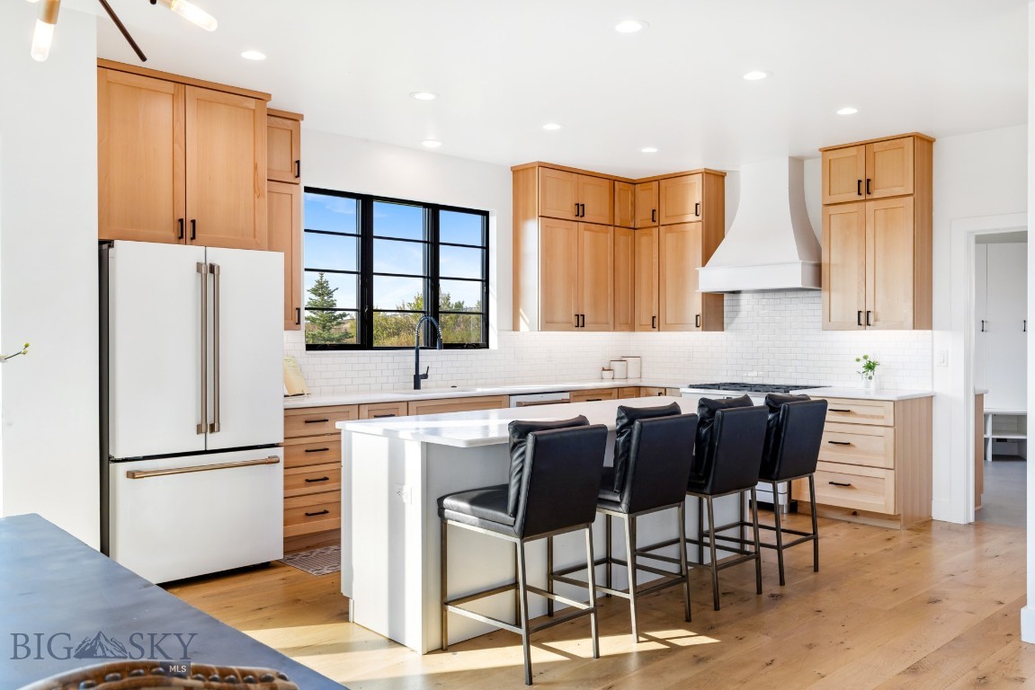 557 St Andrews Property Photo 8