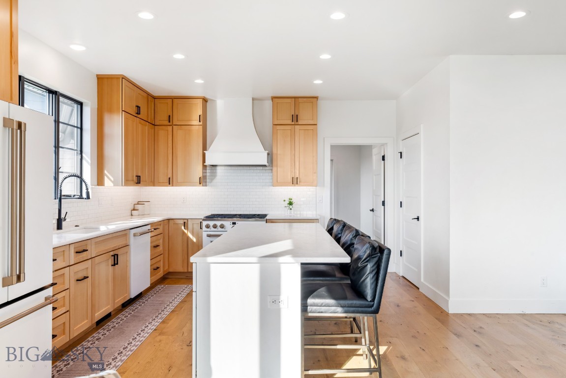 557 St Andrews Property Photo 9