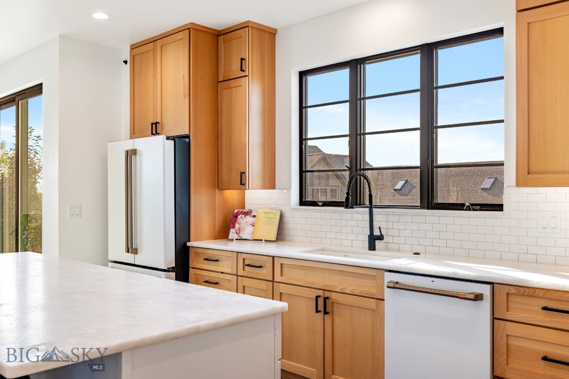 557 St Andrews Property Photo 11