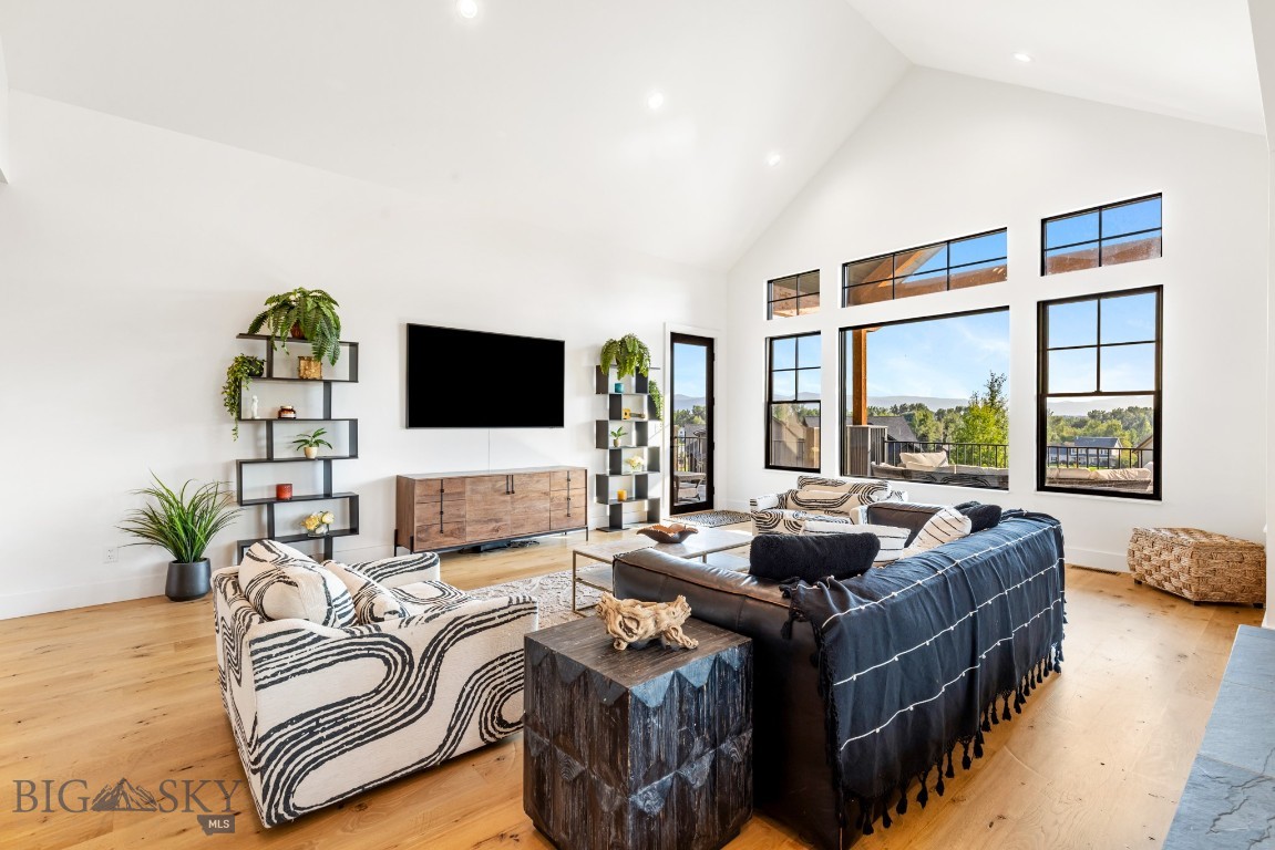 557 St Andrews Property Photo 15