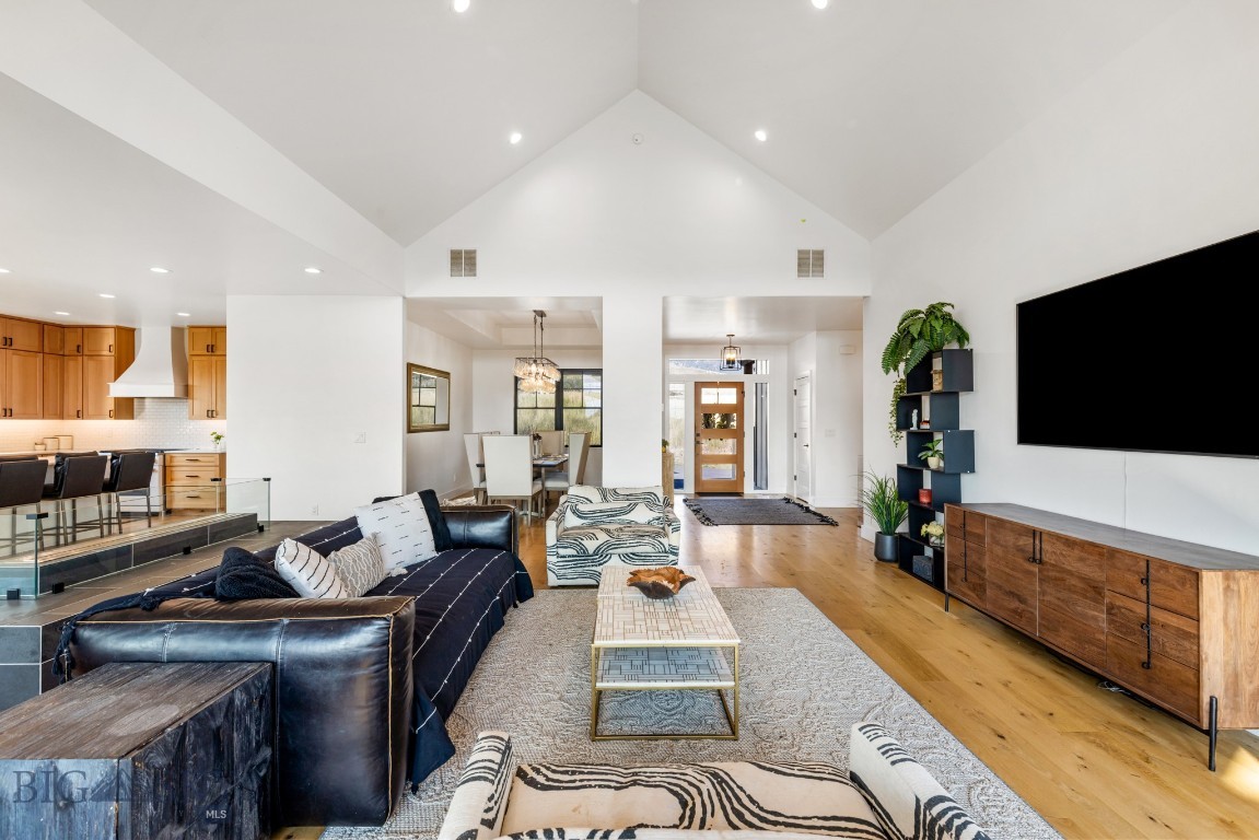 557 St Andrews Property Photo 16