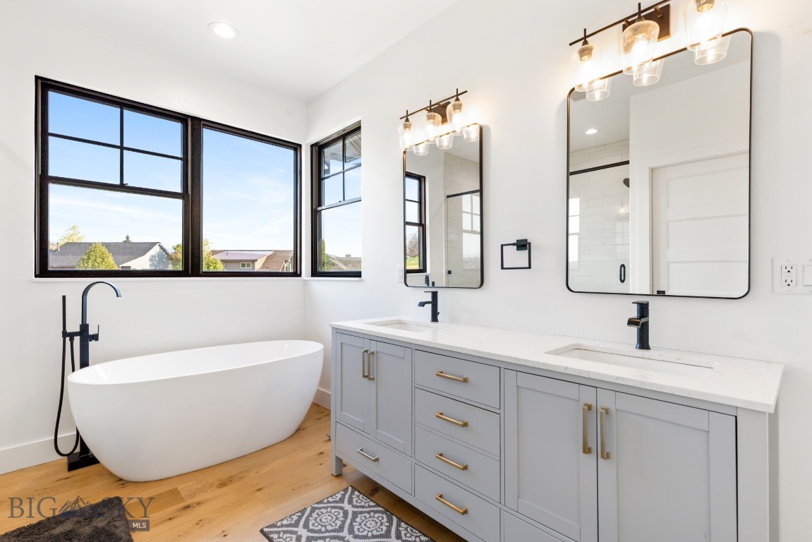 557 St Andrews Property Photo 26