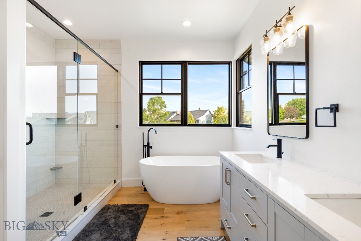 557 St Andrews Property Photo 27