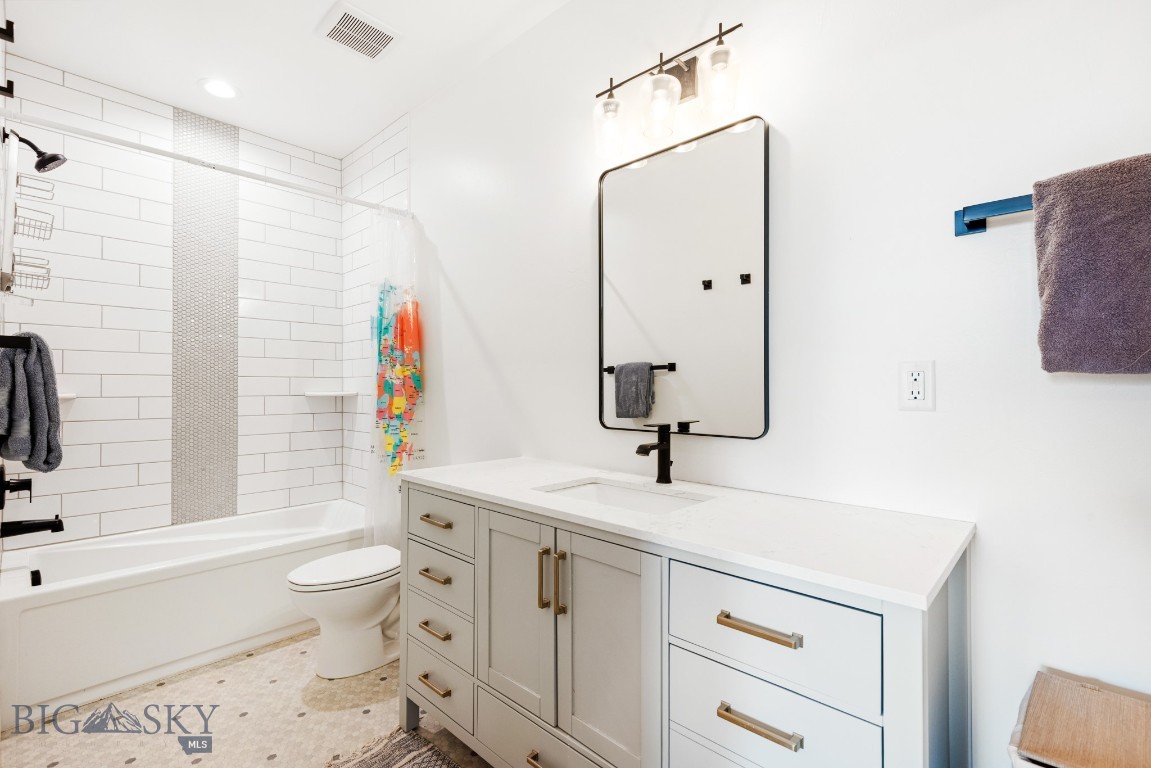 557 St Andrews Property Photo 40