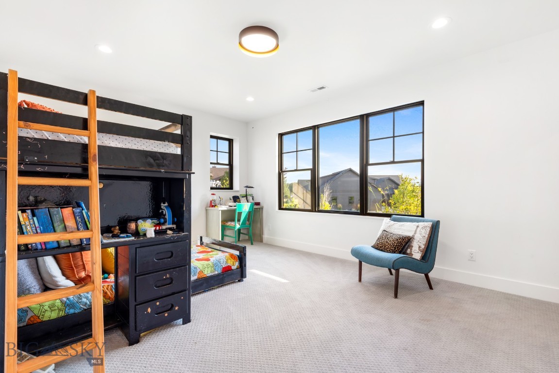 557 St Andrews Property Photo 43