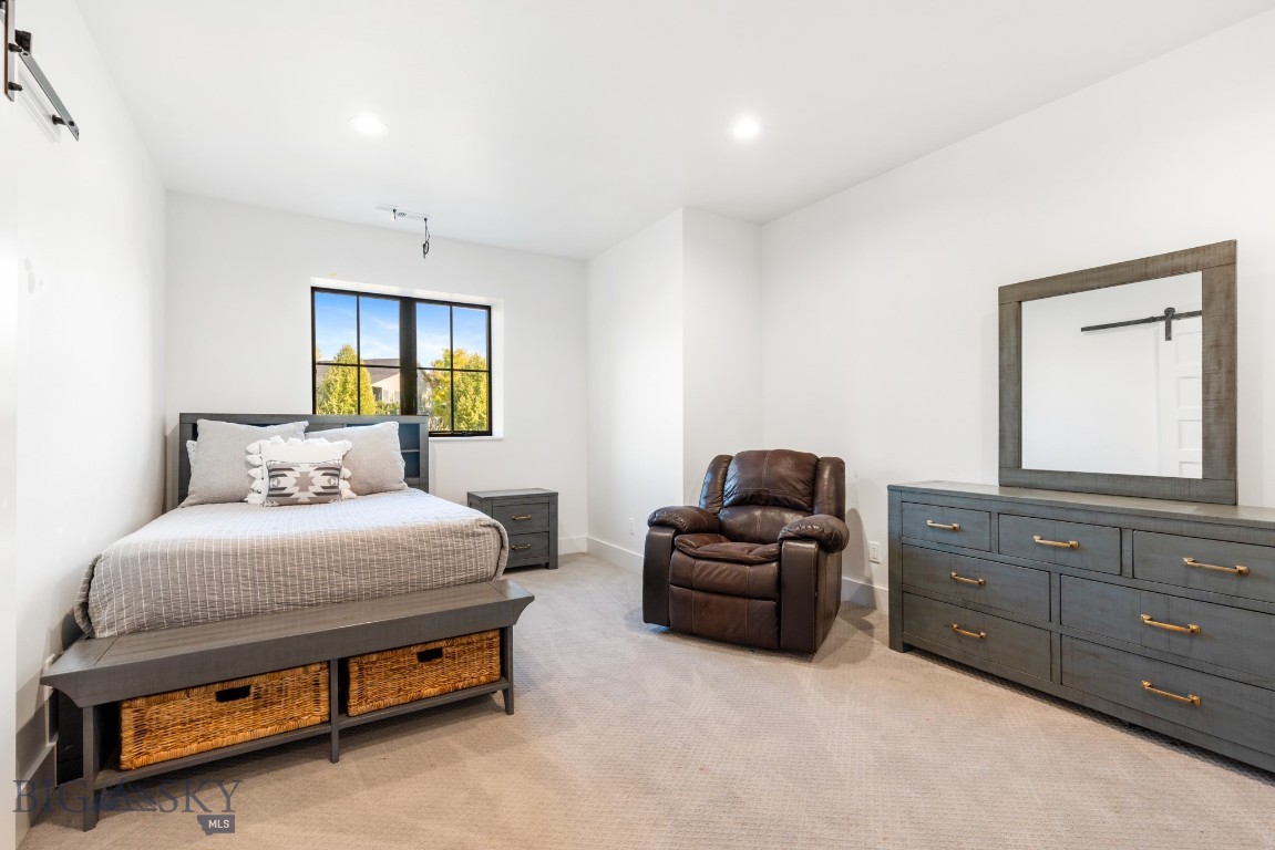 557 St Andrews Property Photo 46