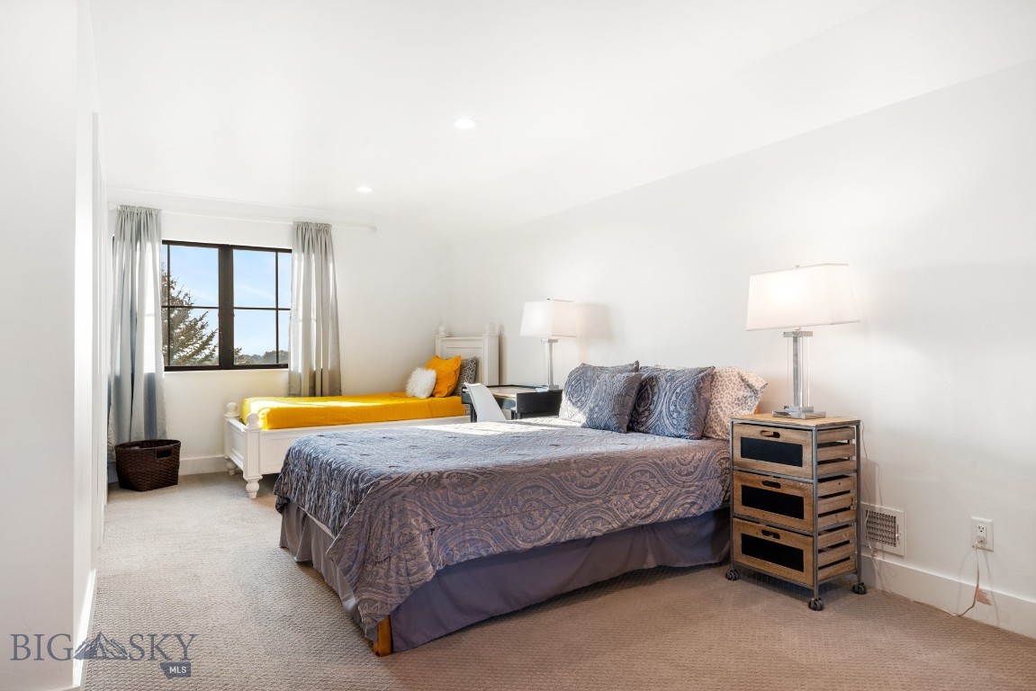 557 St Andrews Property Photo 55