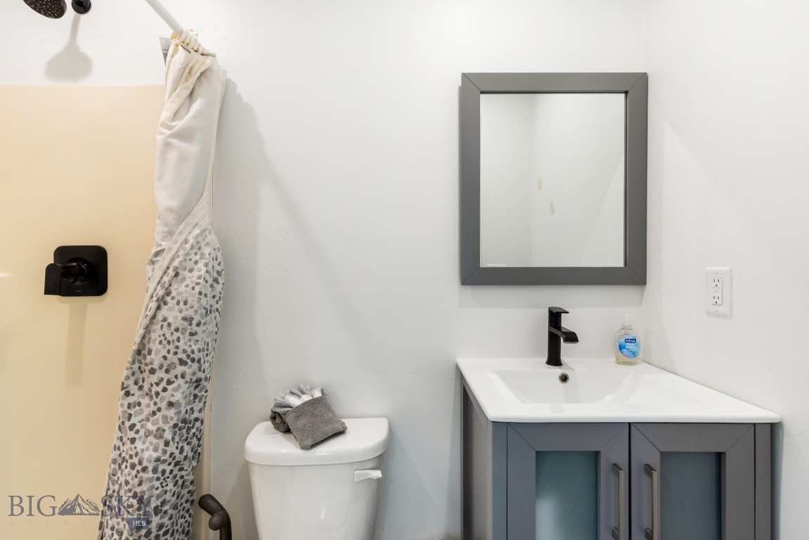 557 St Andrews Property Photo 57