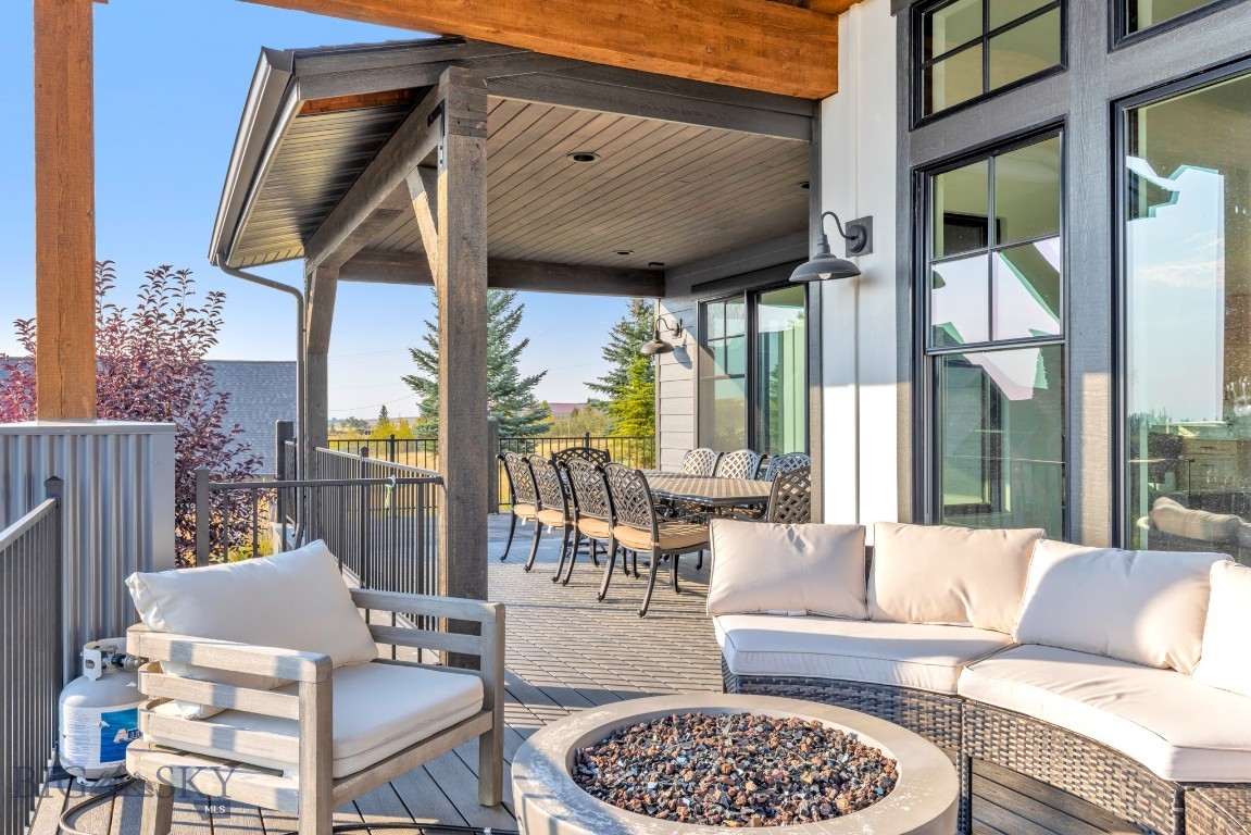 557 St Andrews Property Photo 59