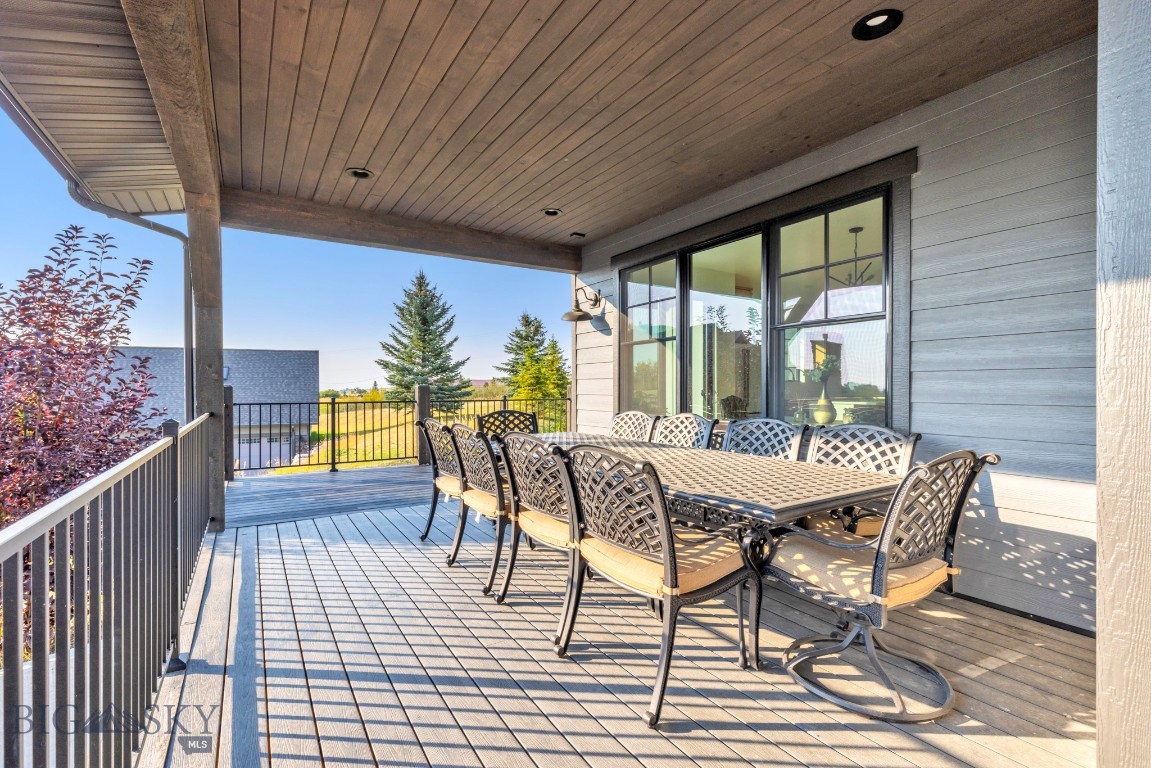 557 St Andrews Property Photo 60