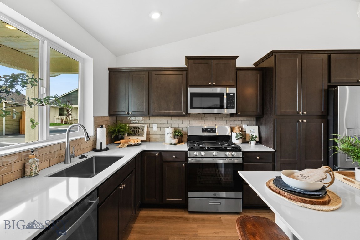 758 Thrice Loop Property Photo 4