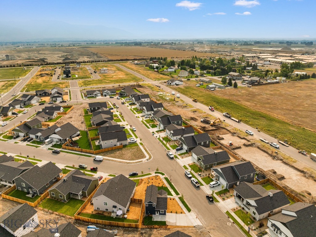 758 Thrice Loop Property Photo 30