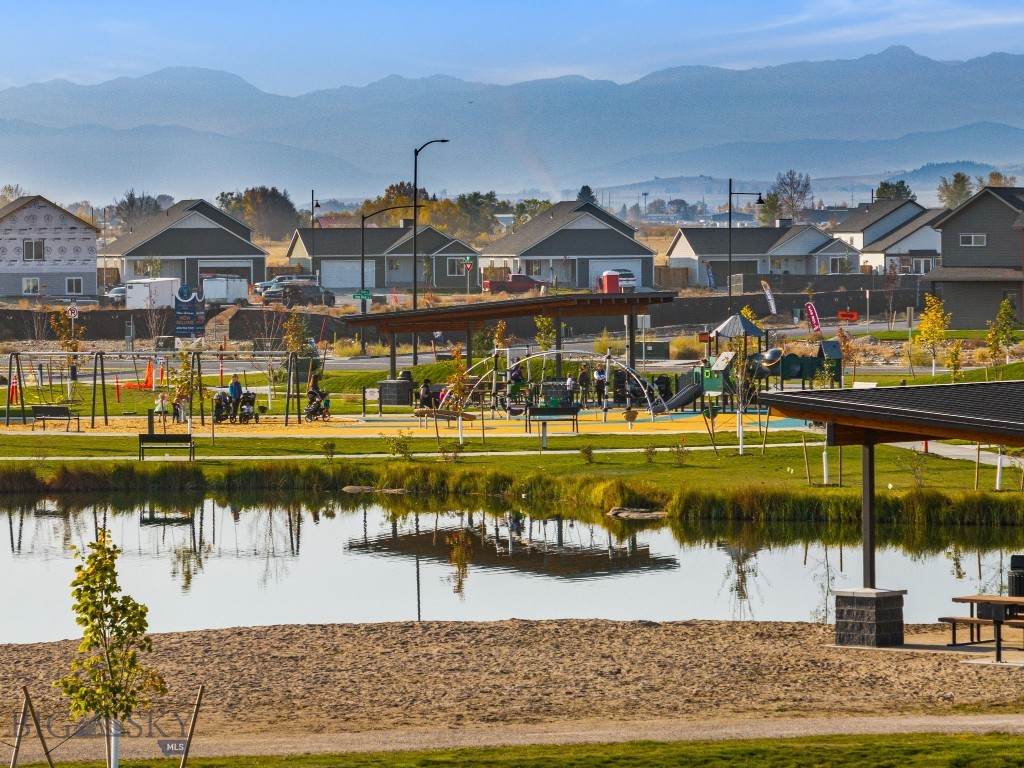 758 Thrice Loop Property Photo 32