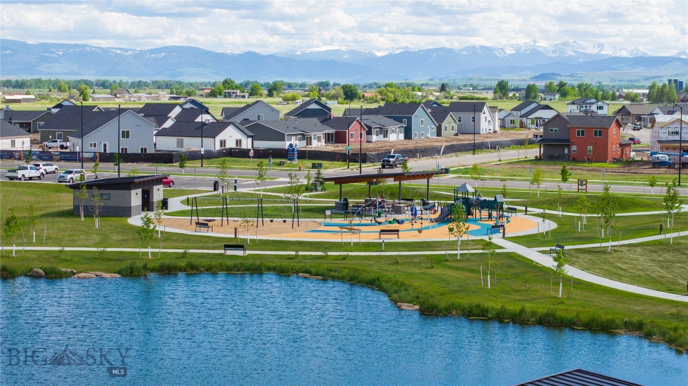 758 Thrice Loop Property Photo 34