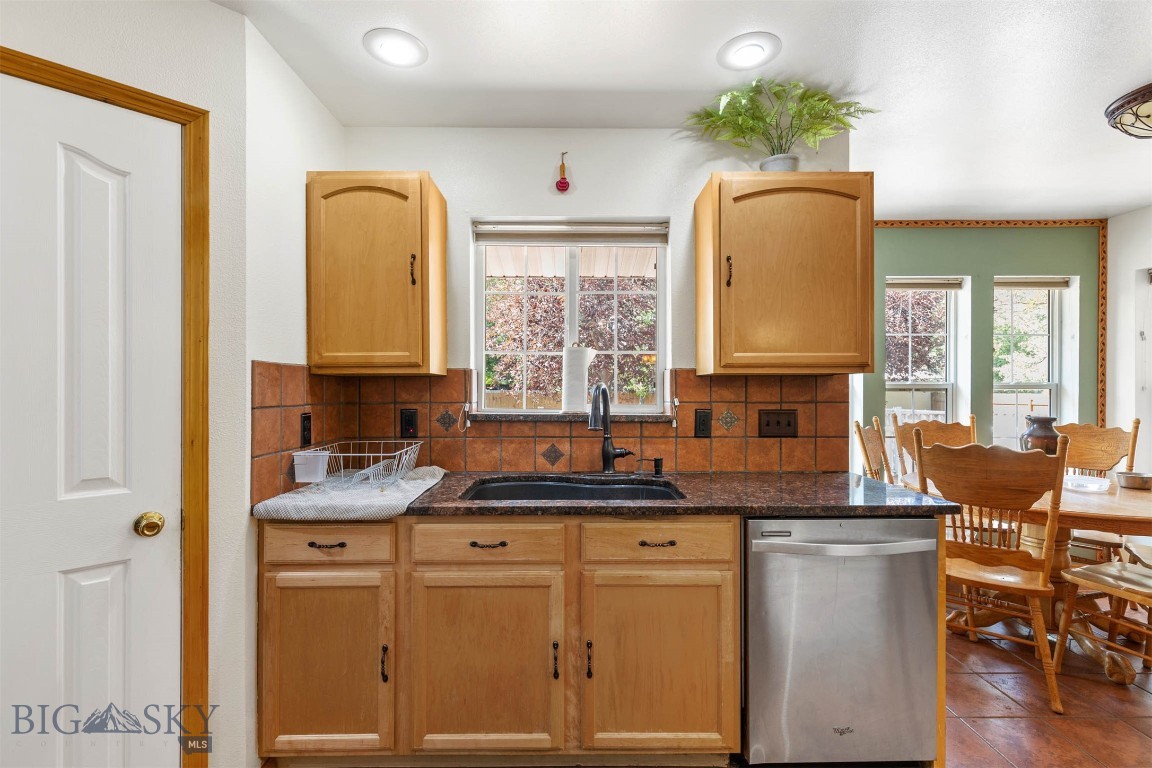 1010 Northern Pacific Property Photo 8