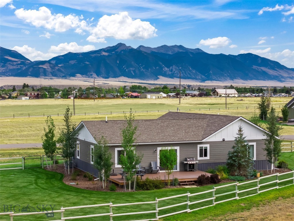 15 Madison Drive Property Photo 2