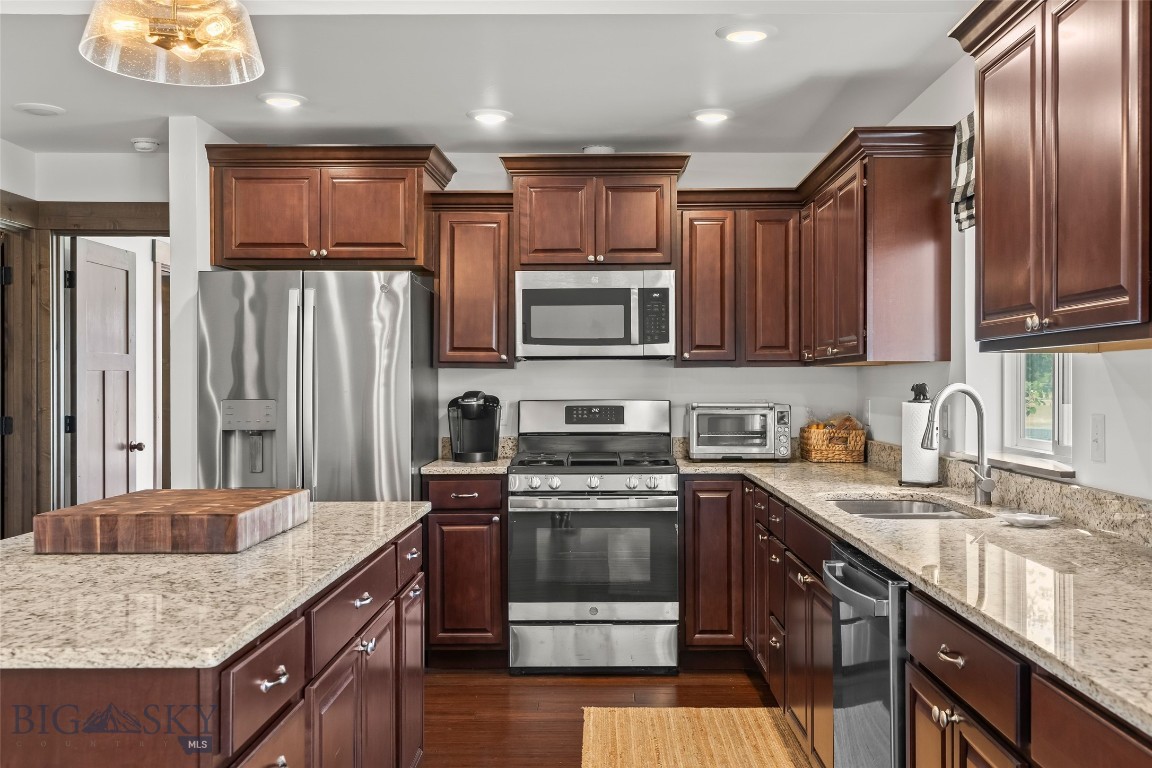 15 Madison Drive Property Photo 13