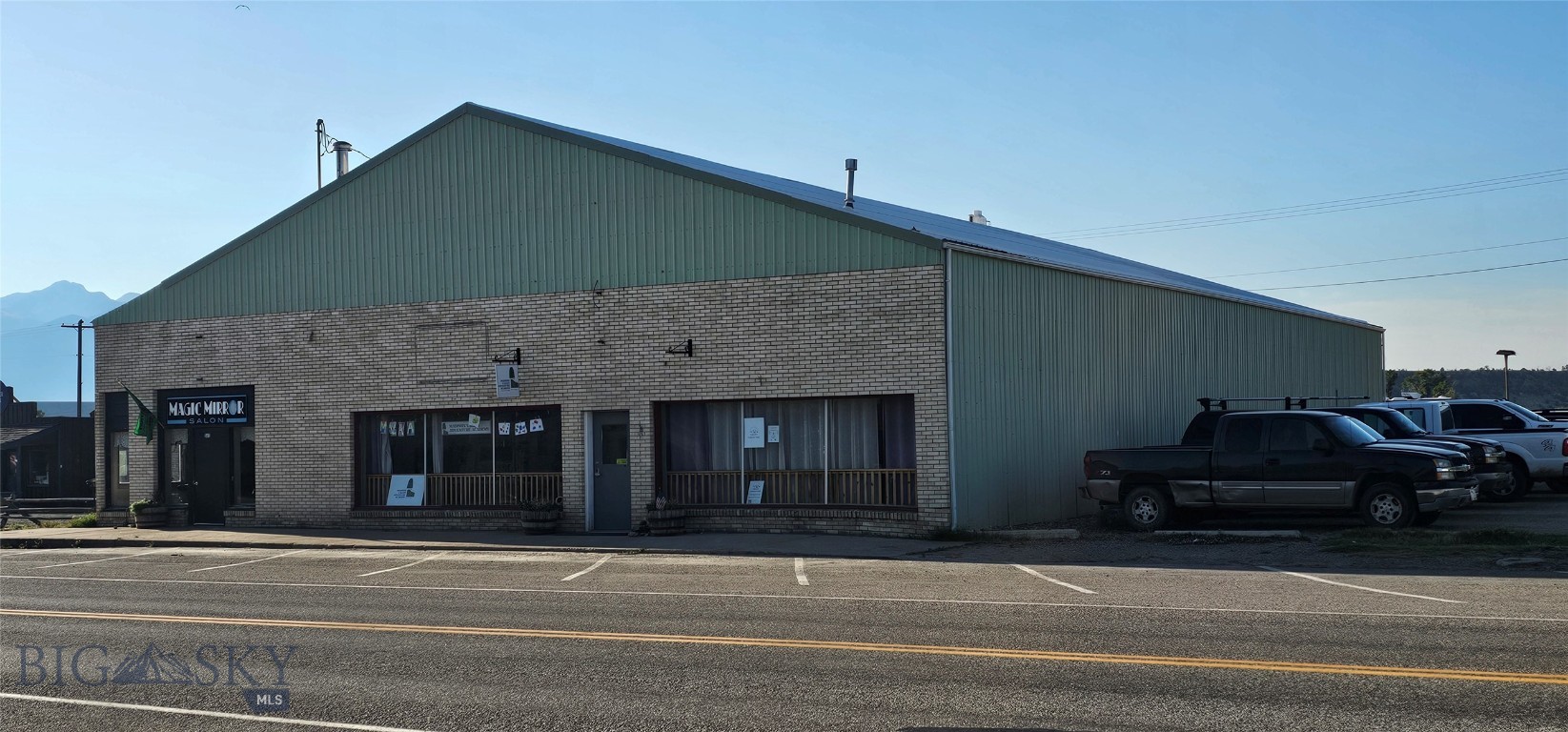 337 E Main Property Photo 3