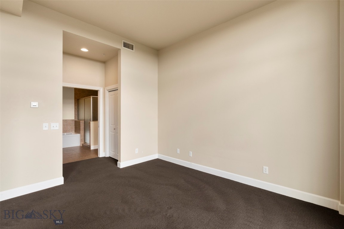 140 Village Crossing 4c Property Photo 20