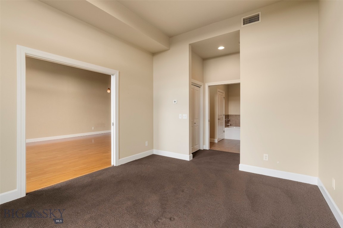 140 Village Crossing 4c Property Photo 23