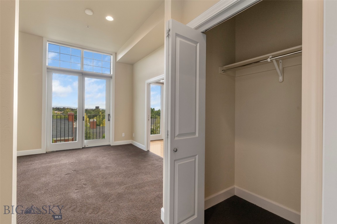 140 Village Crossing 4c Property Photo 24