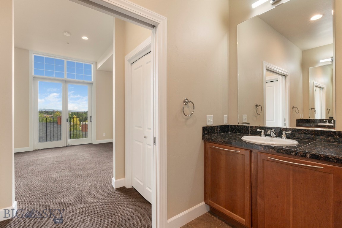 140 Village Crossing 4c Property Photo 26