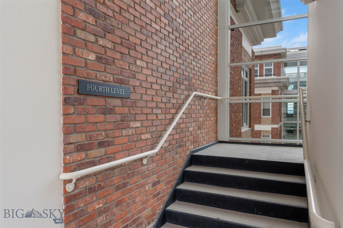 140 Village Crossing 4c Property Photo 53