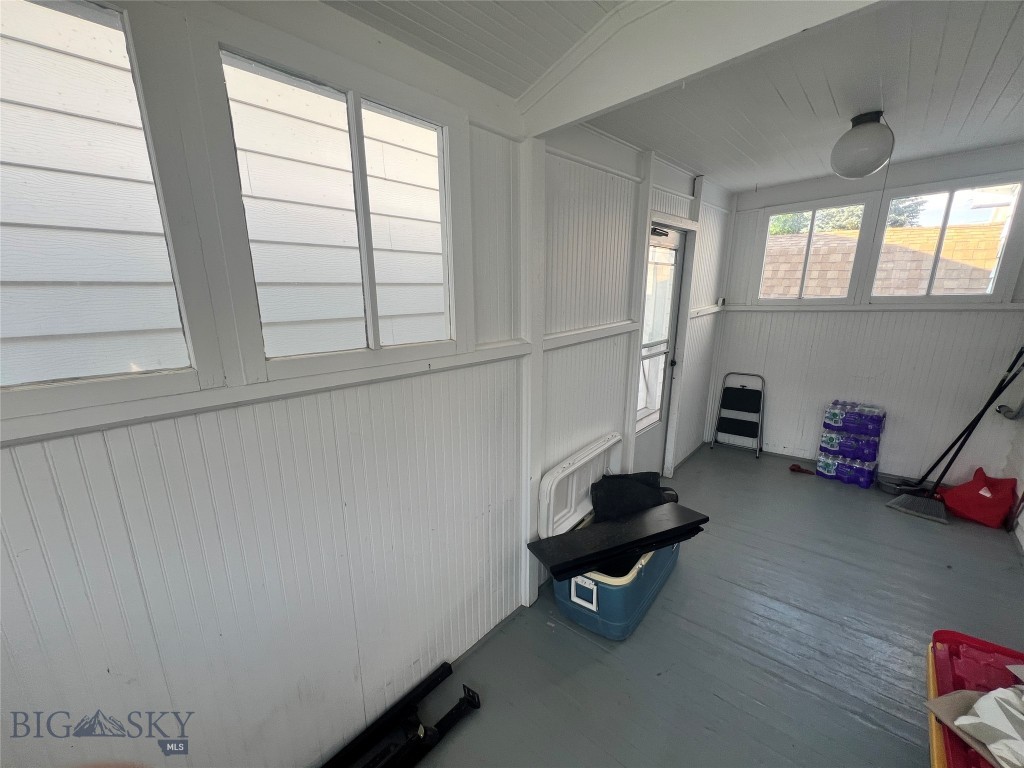 325 S Railroad Avenue Property Photo 15