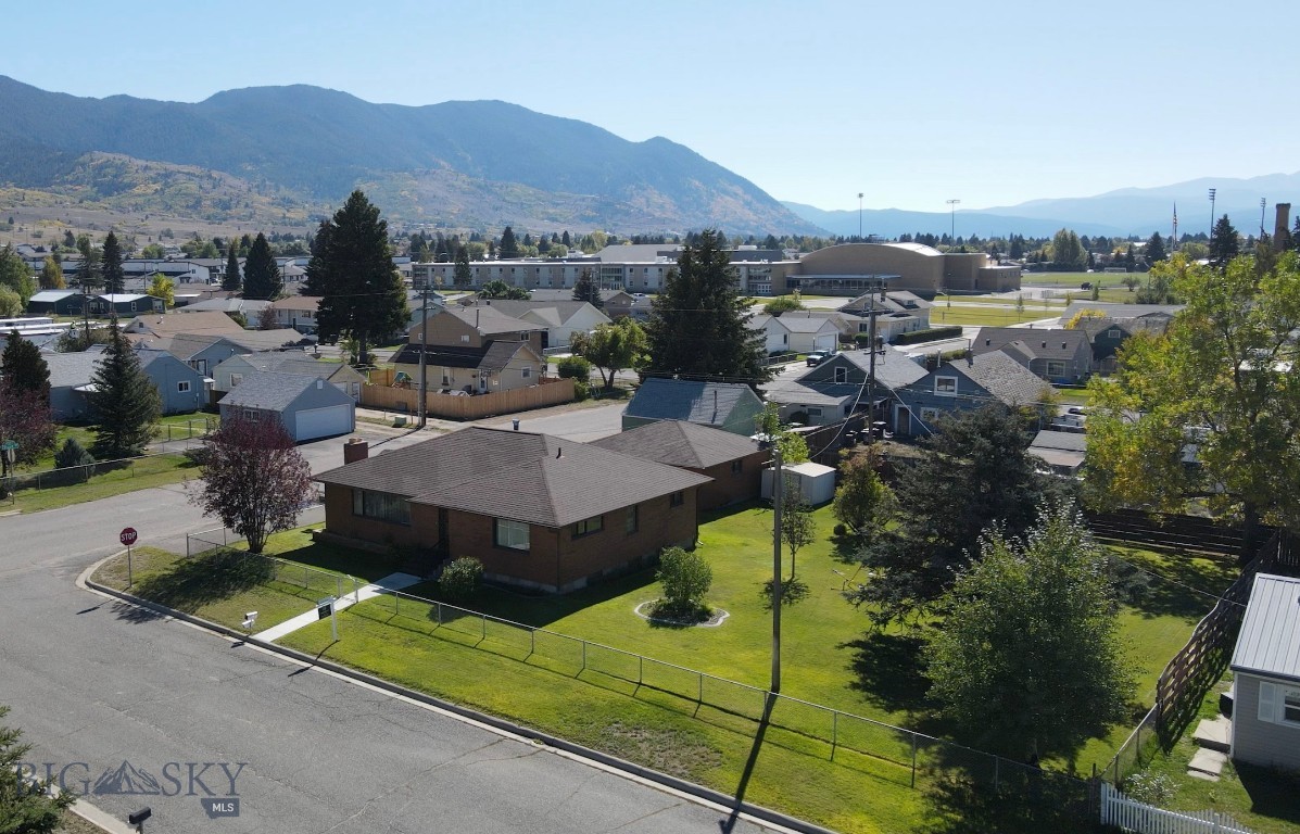 2526 Locust Street Property Photo 4