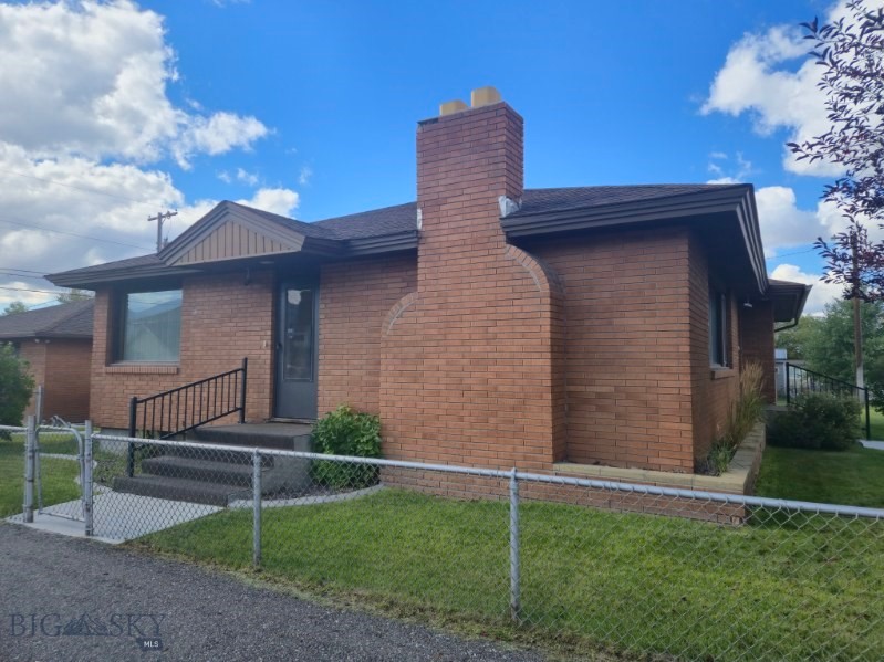 2526 Locust Street Property Photo 8