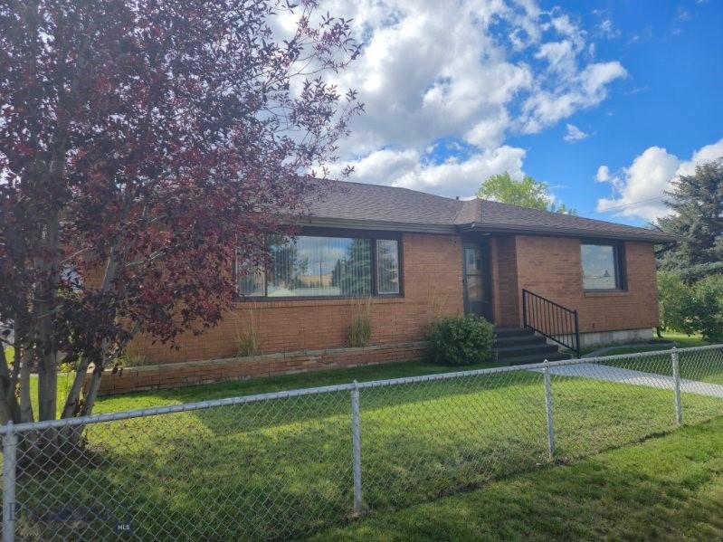 2526 Locust Street Property Photo 9