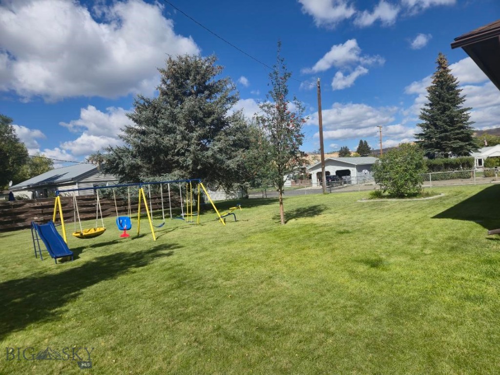 2526 Locust Street Property Photo 36