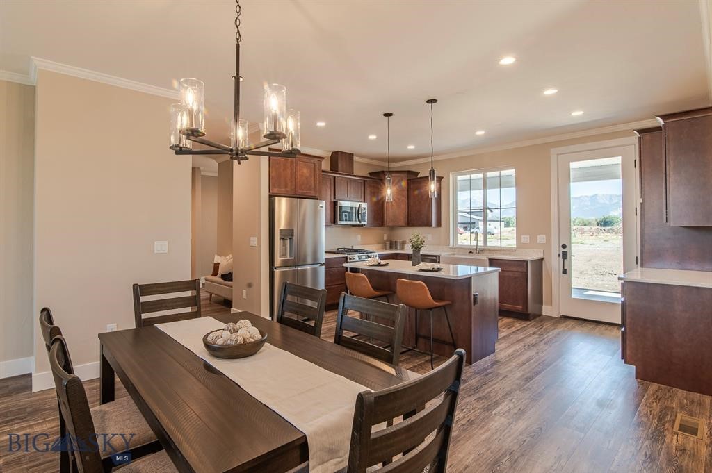 1110 Falcon Property Photo 4