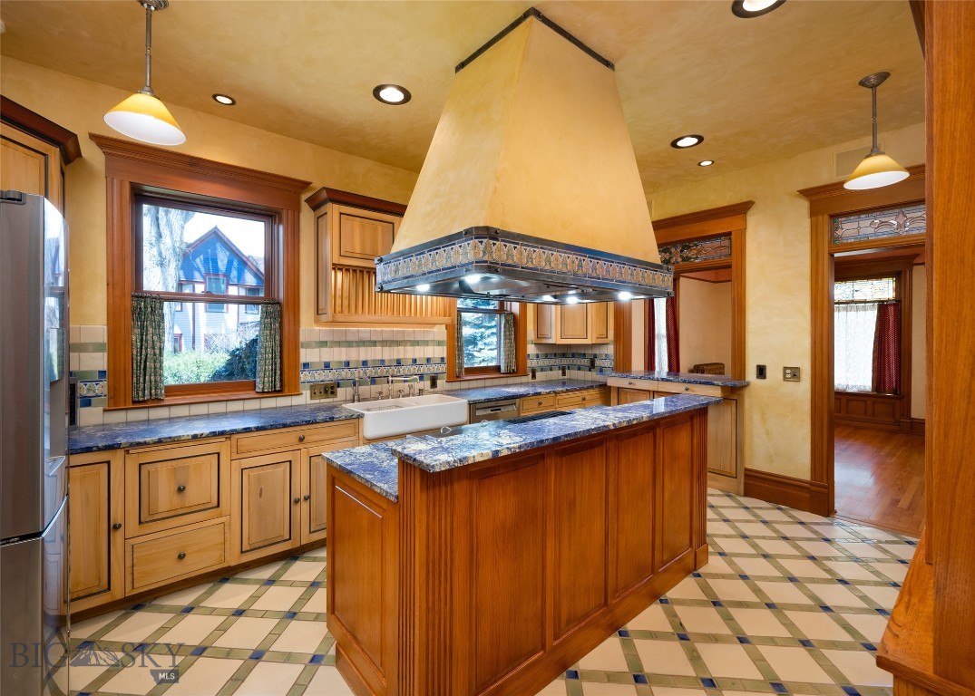 319 S 3rd Avenue Property Photo 11