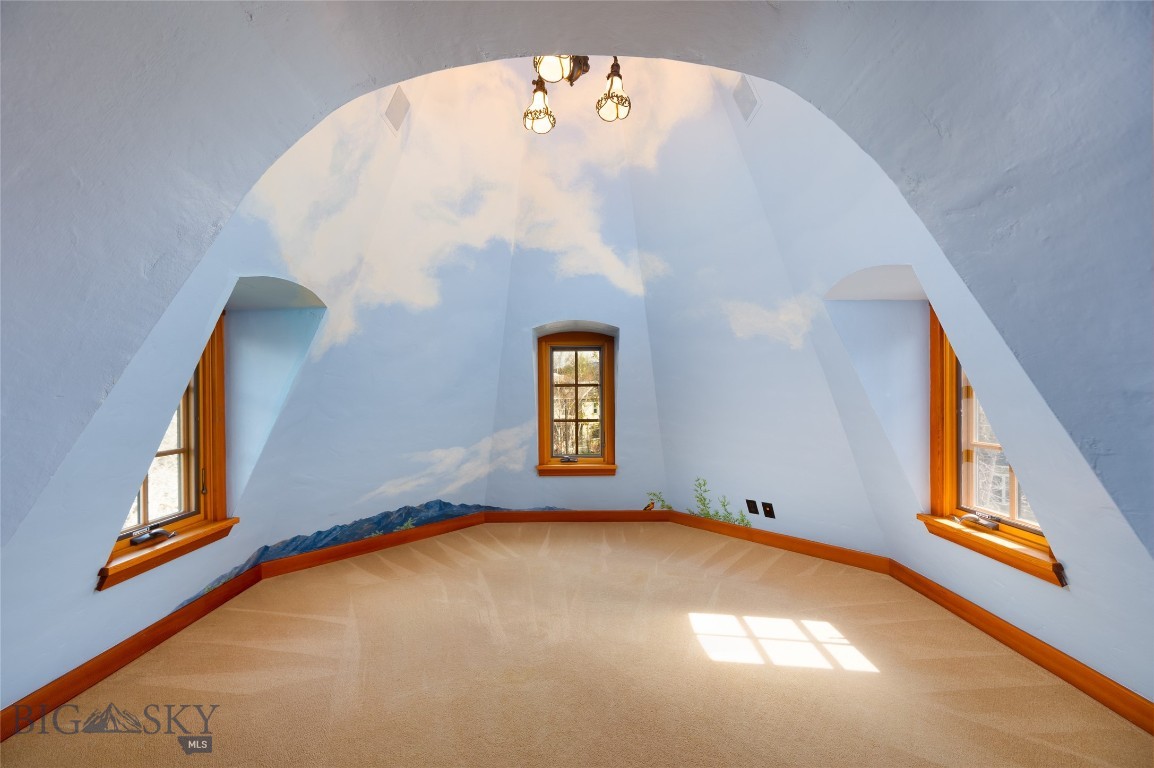 319 S 3rd Avenue Property Photo 28