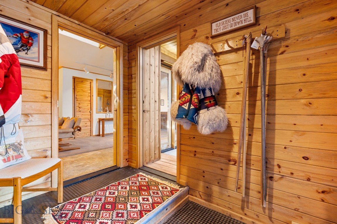 2555 Little Coyote Road Property Photo 3