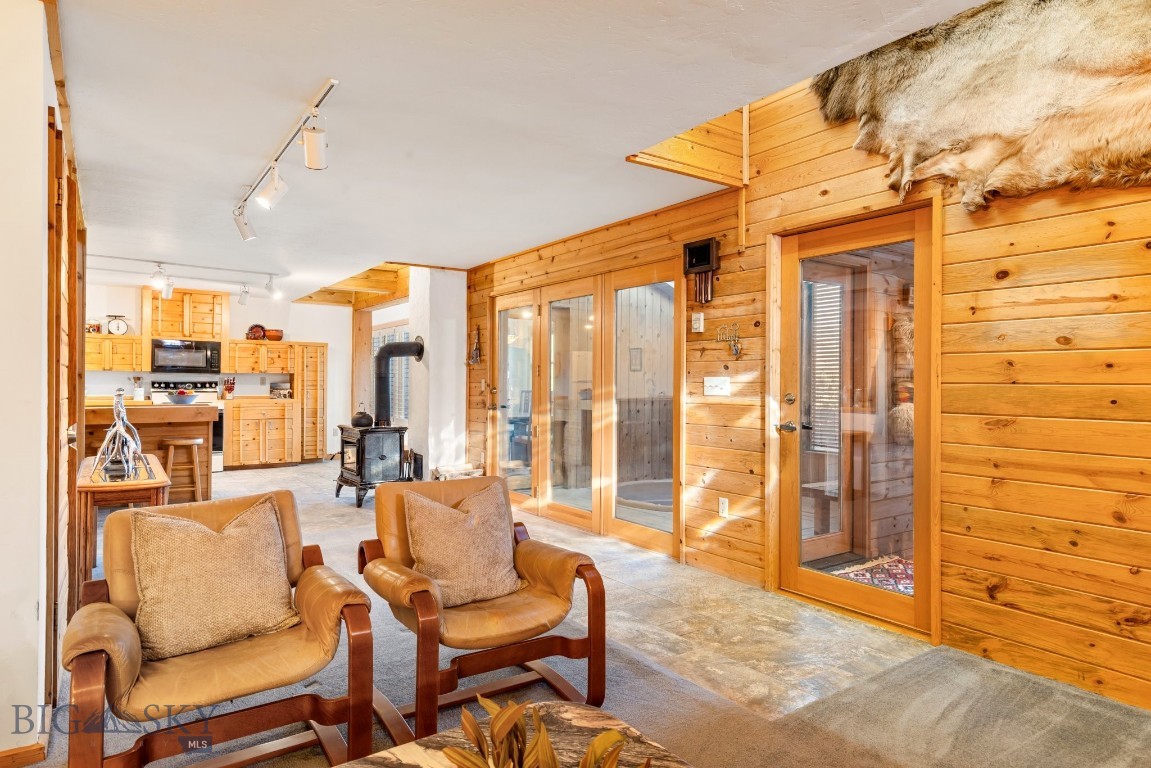 2555 Little Coyote Road Property Photo 6