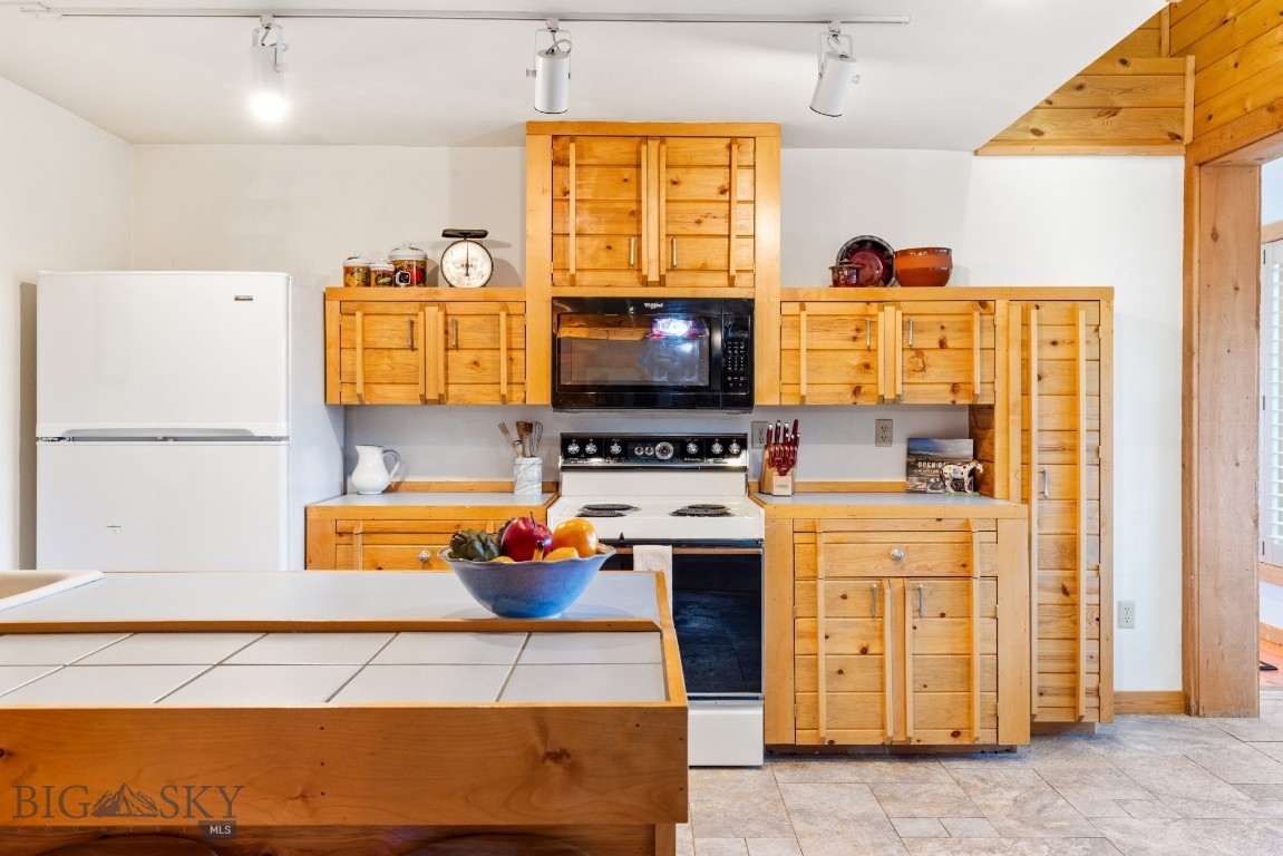 2555 Little Coyote Road Property Photo 11