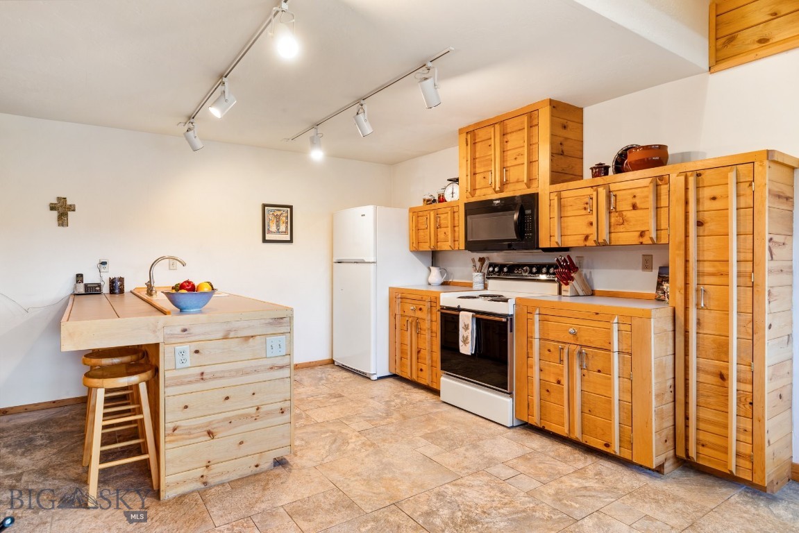 2555 Little Coyote Road Property Photo 12