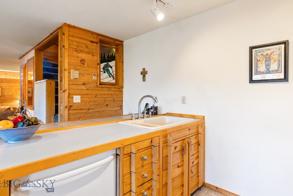 2555 Little Coyote Road Property Photo 14